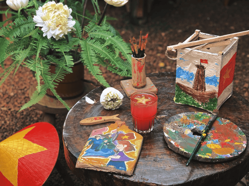 Ngoài ra, bạn có thể trải nghiệm thêm các hoạt động sáng tạo như vẽ tranh ngói cổ, vẽ đèn âm dương, v.v. (Nguồn: ĐOÀI creative)